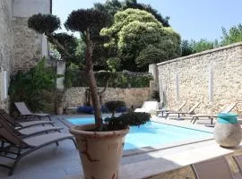 LA MAISON DE LIVIA, Gîte, chambres et table d'hôtes, entre Uzès et Nîmes