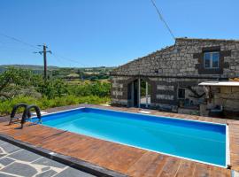 Stunning Home In Monterosso Almo，位于Monterosso Almo的酒店