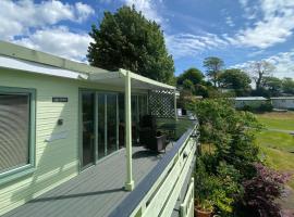 Snowdonia 1-Bed Chalet Sleeps 2 Stunning Views，位于Pennal的酒店