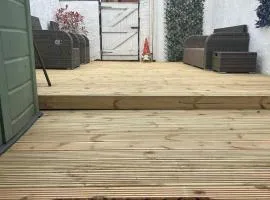 By the sea sleeps 4-6 private patio NearBeach SeasideRetreat train to Liverpool or Chester is a hop skip and a jump away