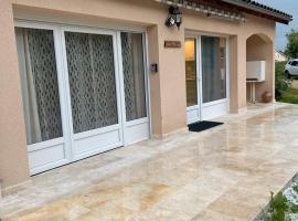 Appartement Les Ocres，位于Lapte的酒店