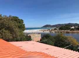 On The Sea Villa Fenicottero，位于Capo Comino的酒店