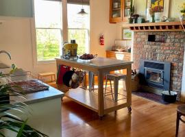 Havelock North Cottage on Organic Orchard，位于北哈夫洛克的酒店