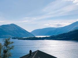 Fjord view apartment，位于Vaksdal的酒店