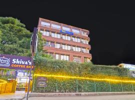 FabHotel Siddharth Inn - Nr Siddharth Bunglows，位于甘地讷格尔的酒店