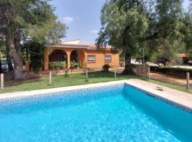 Gorgeous Home In Bétera With Private Swimming Pool, Can Be Inside Or Outside，位于贝特拉的酒店