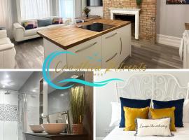 The Bournemouth Haven - Brought to you by Coastline Retreats - Grand 2 bedroom luxury apartment - 3 mins walk to beach - Superfast Wifi - Sleeps 6，位于伯恩茅斯的酒店