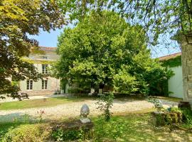 Le Domaine des Tilleuls，位于Mareuil的带热水浴缸的酒店