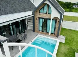 N&C Mountain Pool Villa Huahin