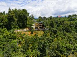 GoldenSeaView TreeHouse with Small Private Pool，位于提斯基斯迪里的酒店
