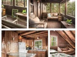 Cozy w Fire Pit Grill Deck Screened Porch WiFi