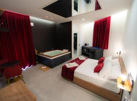 5 Stars - Exclusive Luxury Suites with a jacuzzi，位于特拉帕尼的酒店