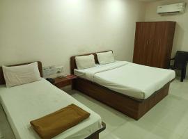OYO 93033 Hotel Atharva Executive，位于Chikalthān的酒店