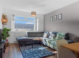 Free Parking - Central - Sleeps 6 - 2 Bedrooms