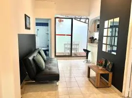 Casa Tradicional Remodelada en Envigado con Patio