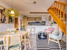 Spacieux duplex avec accès direct au bains，位于萨永的酒店