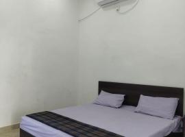Tosh Guest House And Gusai ji Restaurant，位于Nandgaon的酒店