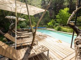 Maison sur terrain nature 2200m2，位于屈埃尔的酒店