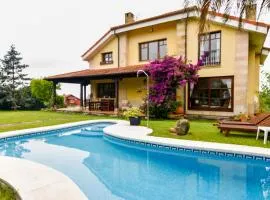 Espectacular villa con piscina