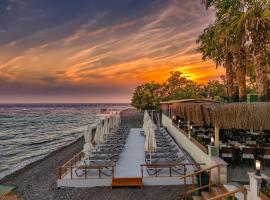 Kayalar Blue Beach Hotel，位于Sazlı的酒店