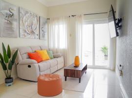 Serenity on Sunset Ridge，位于金斯敦的酒店