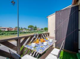 Le Camarguais Vue Canal A 2 pas des remparts d'Aigues-Mortes，位于艾格-莫尔特的酒店