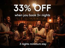 FULL MOON HOSTEL sky bar PARTY in Pub Street el rincón Español，位于暹粒的酒店