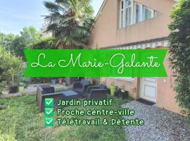 La Marie-Galante Maison cosy avec jardin privé，位于波城的酒店