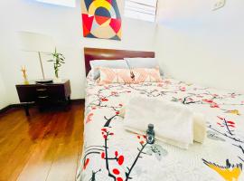 Apartaestudio con parqueadero junto a Clinica Santa Fe，位于波哥大的酒店