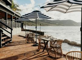 The Waves at Cane Bay，位于Kingshill的酒店