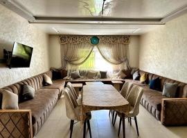 Charm & Pool near Beach，位于拉乌的酒店