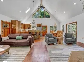 New Listing! North Fork Hideaway Sleeps 14!