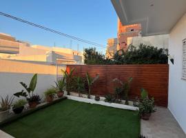 Maison kelibia Ezzahra plage a pied，位于Ḩammām al Ghazzāz的酒店