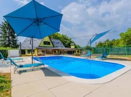 Stunning Home In Brest Pokupski