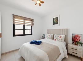 Habitaciones amplias cerca de la playa y del aeropuerto，位于宏达海滩的酒店