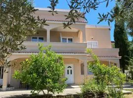 Apartments with parking space Lopar, Rab - 24597