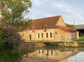 Maison typique en Berry avec fibre et cour privée - FR-1-591-746，位于Étrechet的酒店