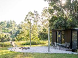 Hill Creek Tiny House 4 by Tiny Away，位于Perwillowen的酒店