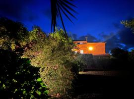 A Casa Amarela，位于卡佩拉什的酒店