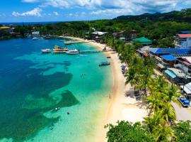 Villa con piscina privada, West Bay Roatan，位于Coxen Hole的酒店
