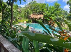 Little Mai Chau Home Stay，位于枚州县的带停车场的酒店