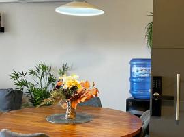 Nuevo departamento 2 habitaciónes , 1 cama matrimonial, 1 litera , parking privado, wifi，位于兰卡瓜的酒店