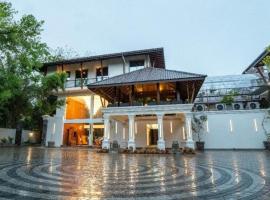 Hotel Grand Minaro，位于Dedigomuwa的酒店