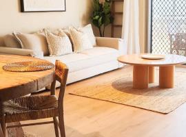 Direct Ocean Front Apartment，位于雷德克利夫的酒店