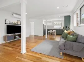 Mornington Home - Close to Beaches & Shops