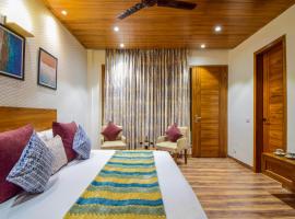 HOTEL JB Zirakpur，位于钱德加尔的酒店