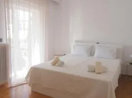 Comfortable Thermi apartment near SKG Airport