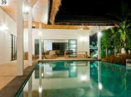 Beautiful secluded standalone villa with private pool