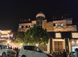 Hotel Mandakini Royale，位于坎普尔的酒店