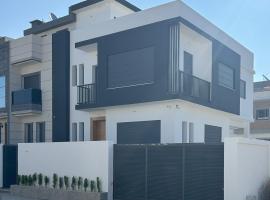 Luxury house in Martil，位于迈尔提勒的酒店